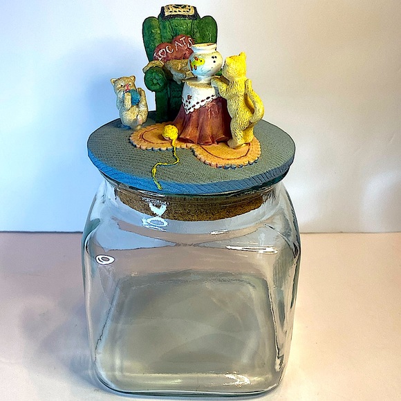NEW GLASS JAR ADORNED WITH CATS JAR TO STORE DRY CAT FOOD - Picture 1 of 6
